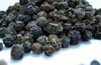 A Magical Peppercorn: How a Tiny Spice Rescued a Kingdom from Headaches