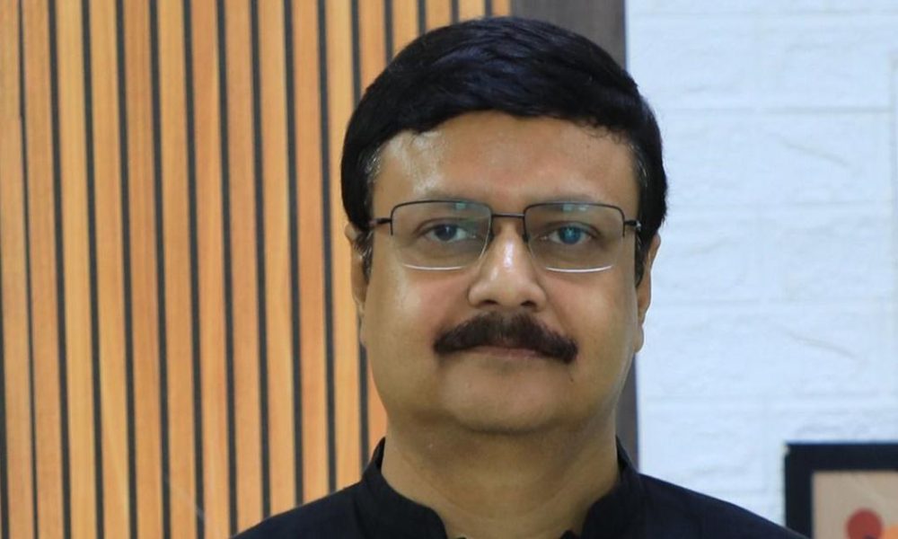 A Young Man's Struggles Amidst Rainy Days and Dreamy Escapes