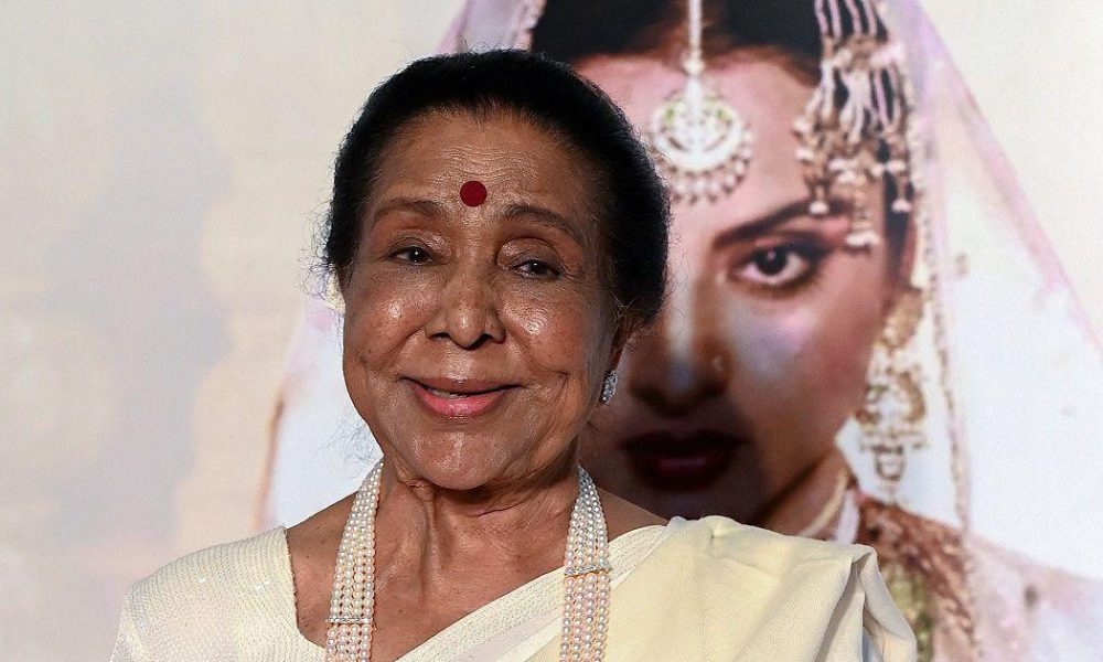 Asha Bhosle: The Voice That Redefined Women's Emotions in Indian Music