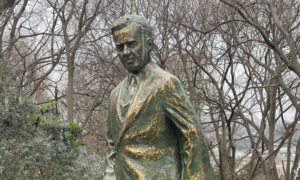 Exploring Turkish Modernism: The Poetic Vision of Behçet Necatigil in New Collection