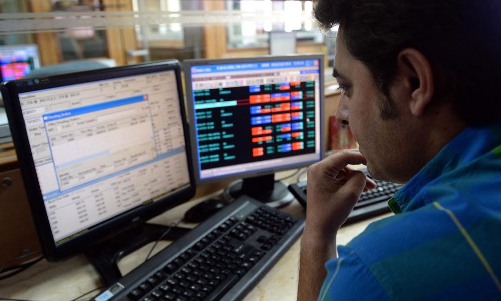 Indian Stock Market Plummets 2% Amid U.S. Blockade of Strait of Hormuz