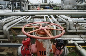 Surge in Oil Prices Amid Speculation of Extended US Blockade on Iran
