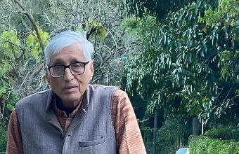 राजमोहन गांधी की नई किताब में हिंदू धर्म के अनुयायियों के लिए 'कल्याणकारी' मार्ग का सुझाव