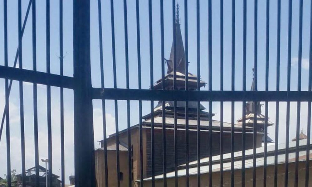 Eid prayers barred at Srinagar’s Jamia Masjid for eighth consecutive year, says Kashmir chief cleric