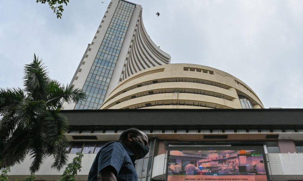 Indian Rupee Hits All-Time Low of 95.6 Against US Dollar Amid Economic Challenges
