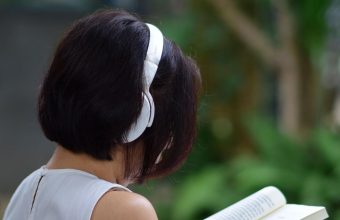 AI Revolutionizes Audiobooks: From Voice Cloning to Piracy Concerns