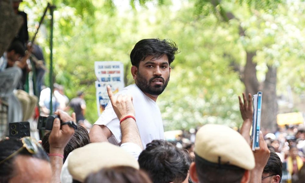 Cockroach Janta Party Leader Abhijeet Dipke Attacked During Jaipur Protest