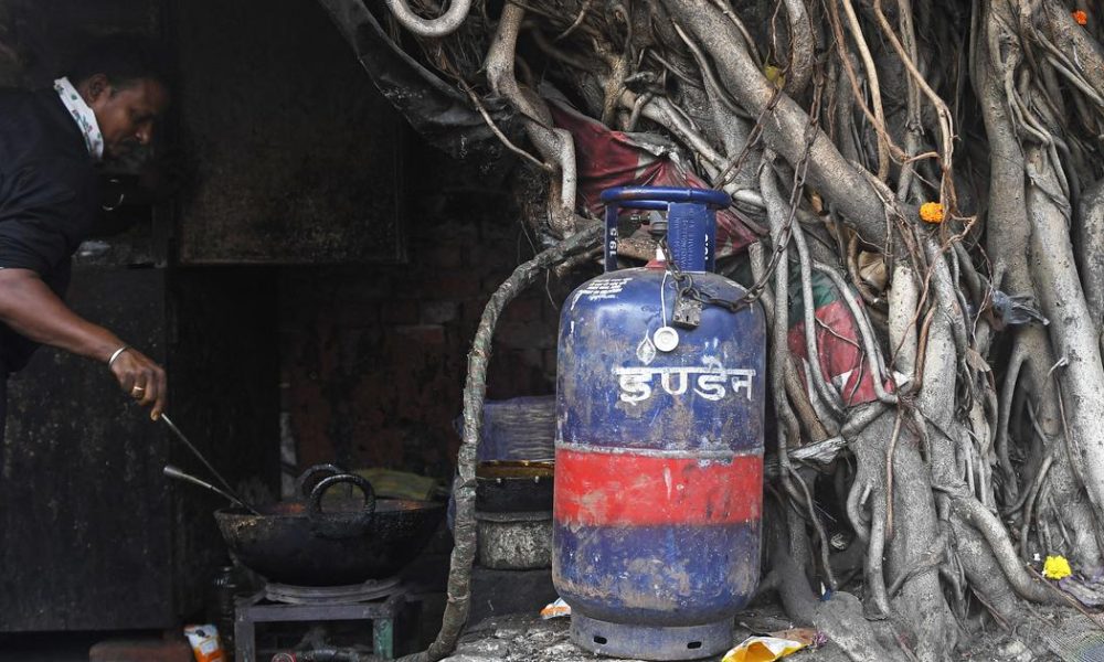 Commercial LPG Prices Rise: 19 kg Cylinder Costs Rs 3,113.5 in Delhi