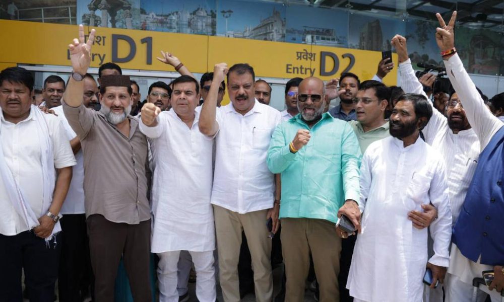 Congress Relocates Madhya Pradesh MLAs to Karnataka Amidst BJP's Alleged Poaching Strategy