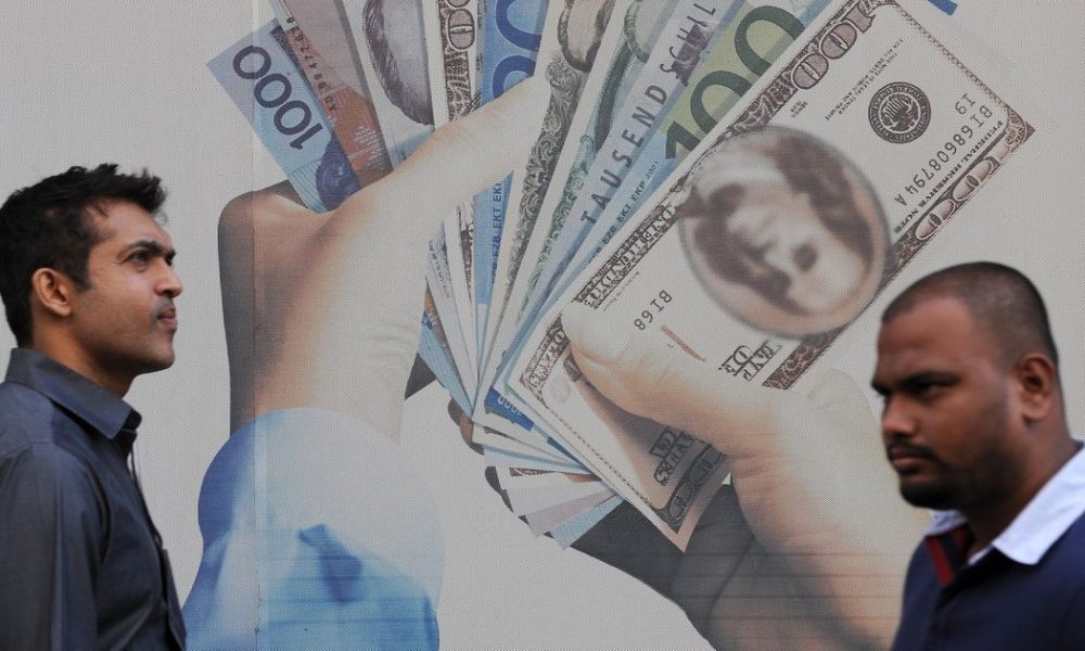 India's Foreign Exchange Reserves Dip by Almost $10 Billion, Now at $671 Billion