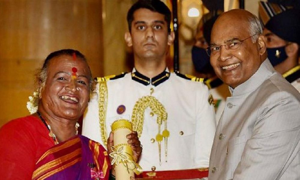 From the biography: Before she was a dancer, Manjamma Jogathi helped her uncle at his restaurant