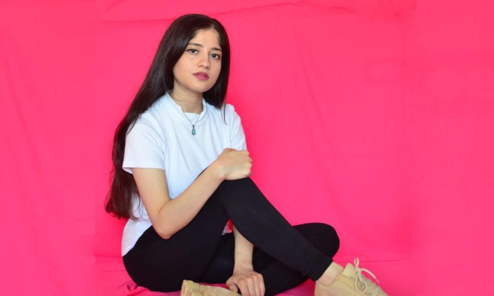 Navigating Life’s Challenges: A Young Woman's Journey Through Mumbai's Hustle