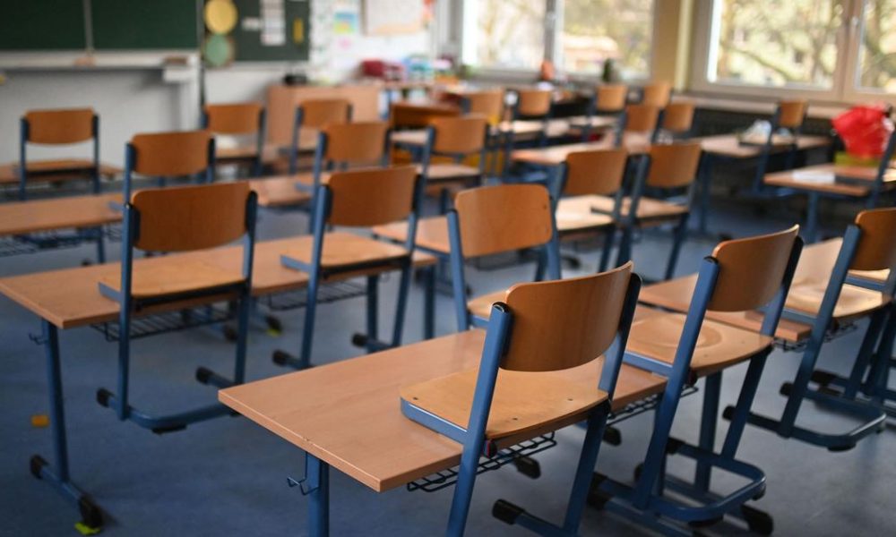 Supreme Court Advocates Early Adoption of CBSE's Three-Language Policy from Class 6