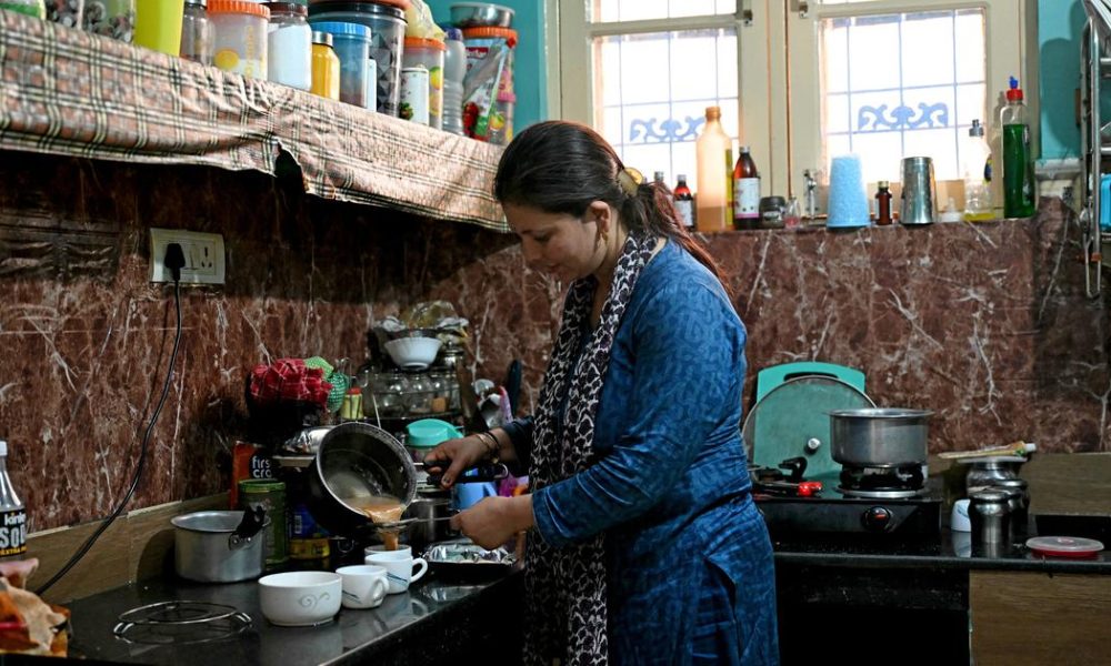 The Transformation of Family Meals: How Food Delivery Apps are Reshaping Dining in Urban India