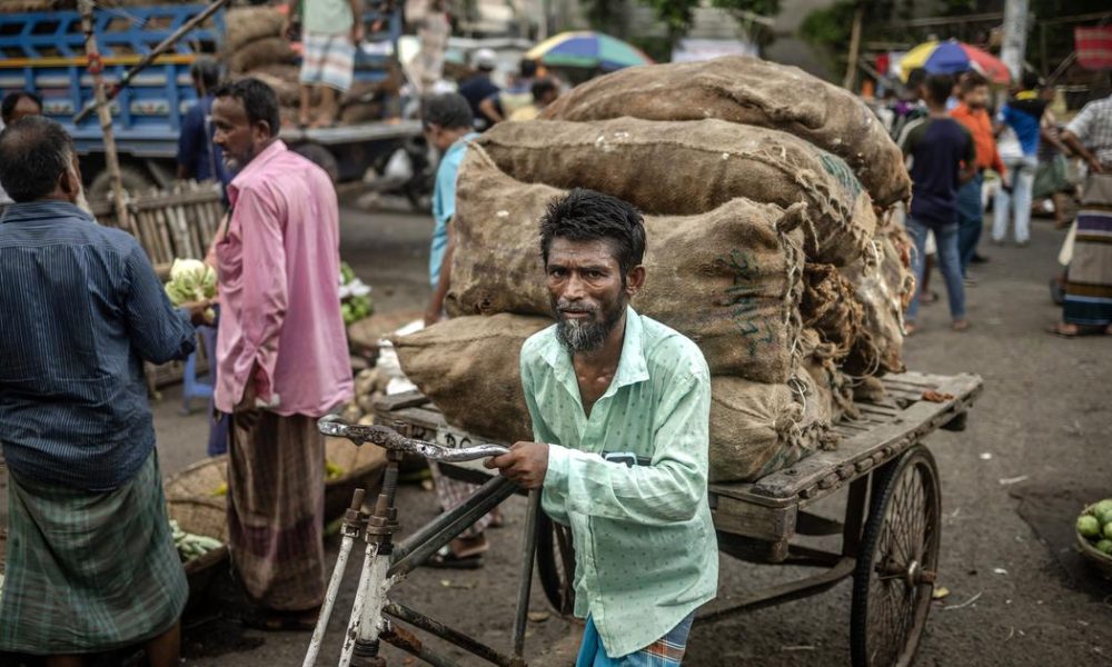 Bangladesh Struggles to Promote Jute Sacks Amid Rise of Plastic Packaging