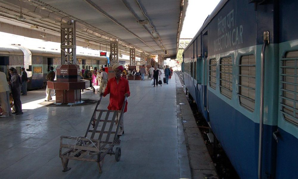 CAG Report Highlights E. Coli Contamination in Drinking Water at Indian Railway Stations