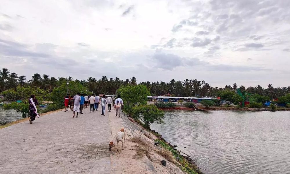 Eviction of Local Vendors at Puducherry Beach Sparks Outcry Amid ‘Blue Flag’ Initiative