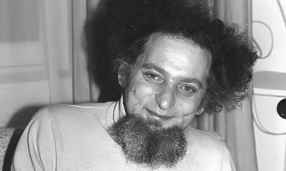 Exploring Consumerism: Georges Perec's Novellas ‘Things’ and ‘A Man Asleep’
