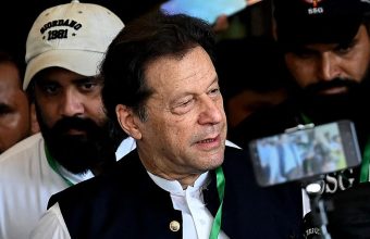 Former Cricket Legends Call on Pakistan to Prioritize Imran Khan's Medical Care