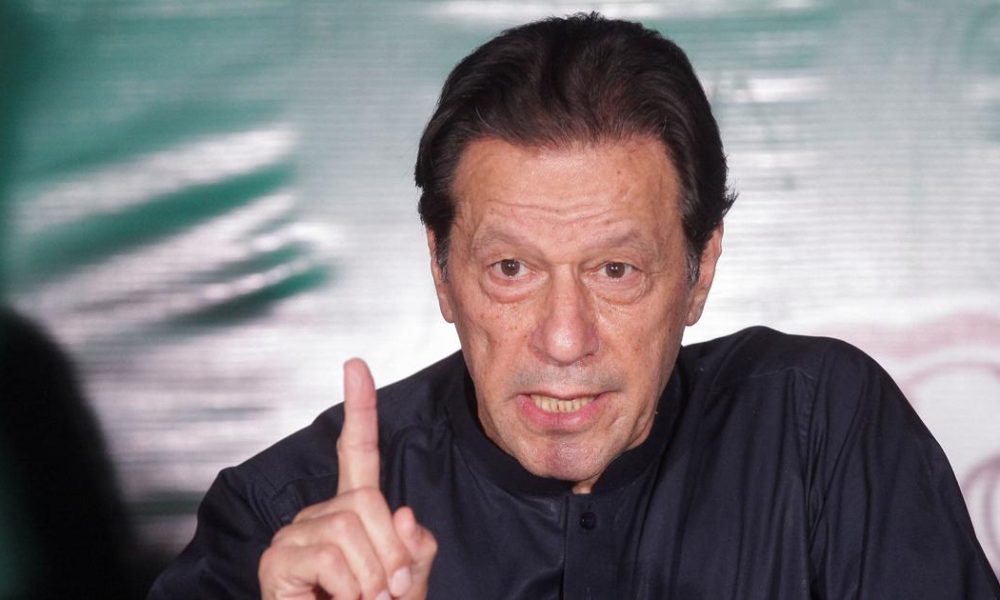 Imran Khan Returns to Jail Following Brief Hospital Visit Amid Ongoing Legal Battles