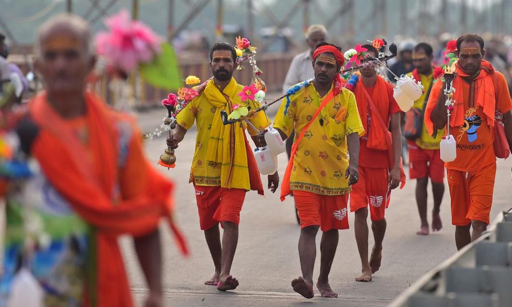 Kanwariyas Allegedly Assault School Van in Lucknow During Kanwar Yatra