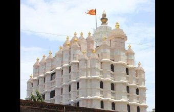 Maharashtra CM Launches Investigation into Alleged Donation Misappropriation at Siddhivinayak Temple