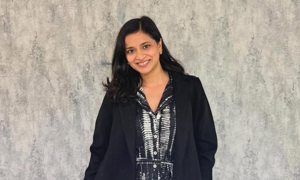 Office Gossip Heats Up as New Intern's Secret Poses Threat to Kavya's Job