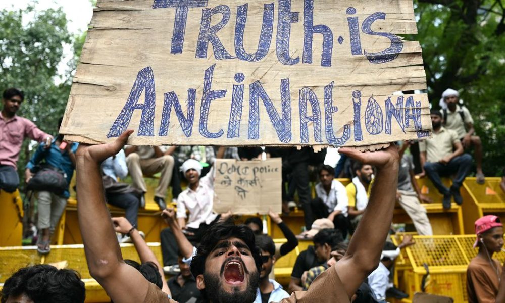 True Nationalists or Deshdrohis? Ramachandra Guha's Take on Dissent and Patriotism