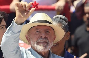 Brazil's Presidential Election Campaign Struggles to Ignite Amid Polarization