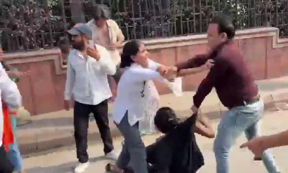 Four Arrested for Assaulting Protesters Against Chief Election Commissioner in Delhi