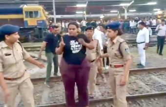 Maharashtra Students Detained While Heading to Delhi Protest Against Election Chief