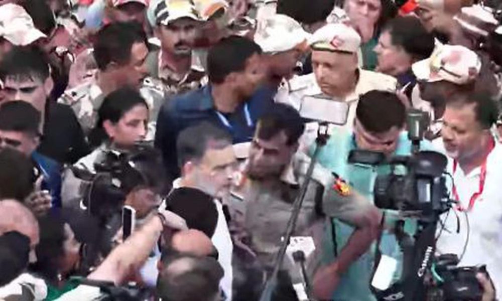 Opposition MPs Continue Protests at Jantar Mantar, Demand Resignation of Chief Election Commissioner